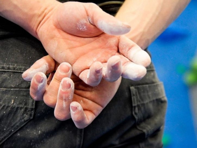  在私人课程中学习攀岩 